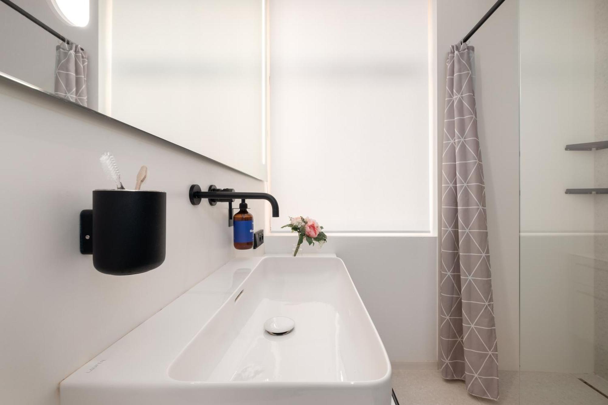 Days - Modern With Workspace - Quiet Area * Praag
